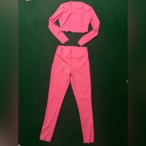 Scalloped hem two piece workout set